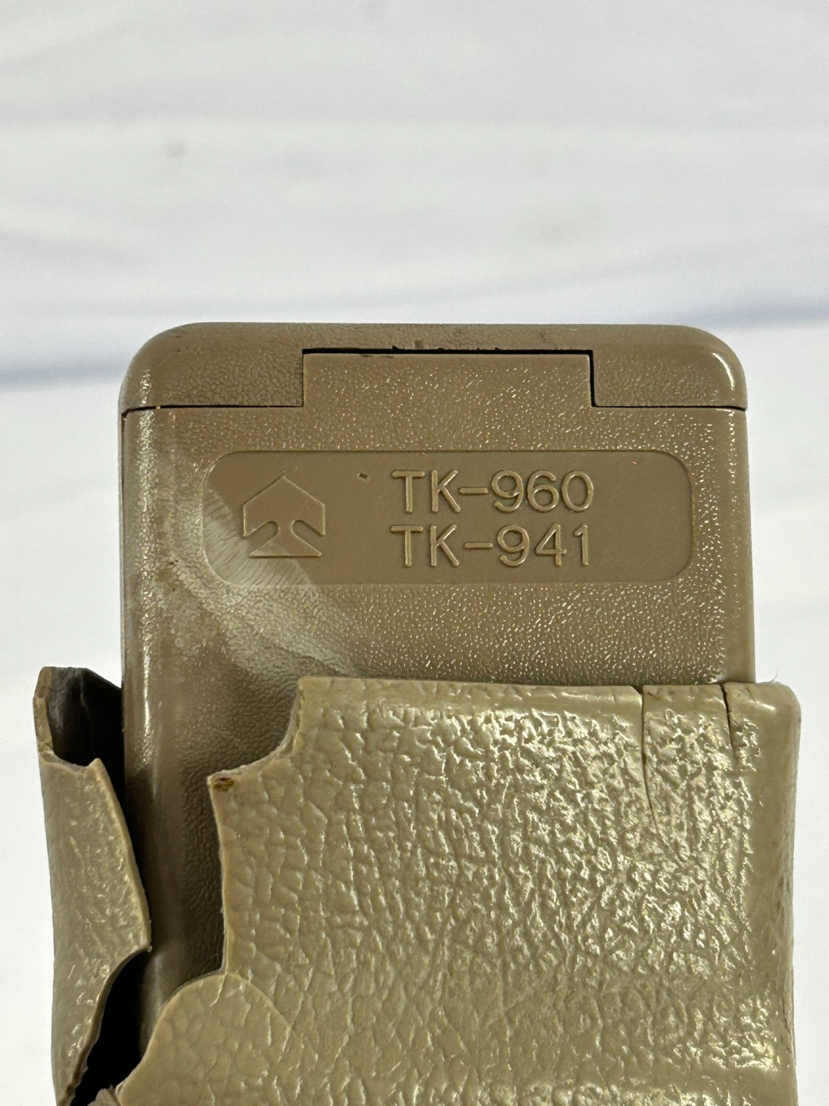 1992-95 Toyota 4Runner Front Right Seat Belt Buckle Receiver OEM 73230-04030-J0