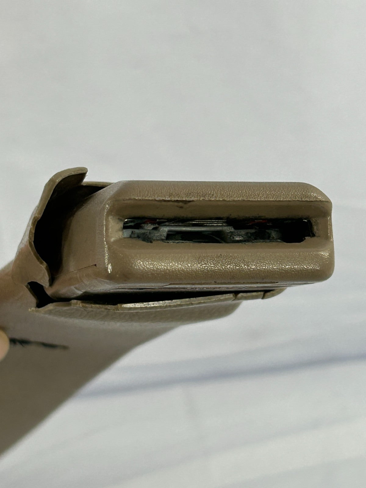 1992-95 Toyota 4Runner Front Right Seat Belt Buckle Receiver OEM 73230-04030-J0
