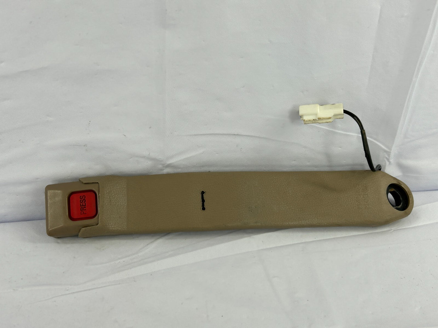 1992-95 Toyota 4Runner Front Left Seat Belt Buckle Receiver OEM 73240-04031-B0