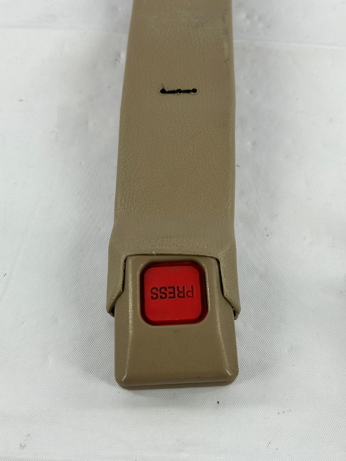 1992-95 Toyota 4Runner Front Left Seat Belt Buckle Receiver OEM 73240-04031-B0