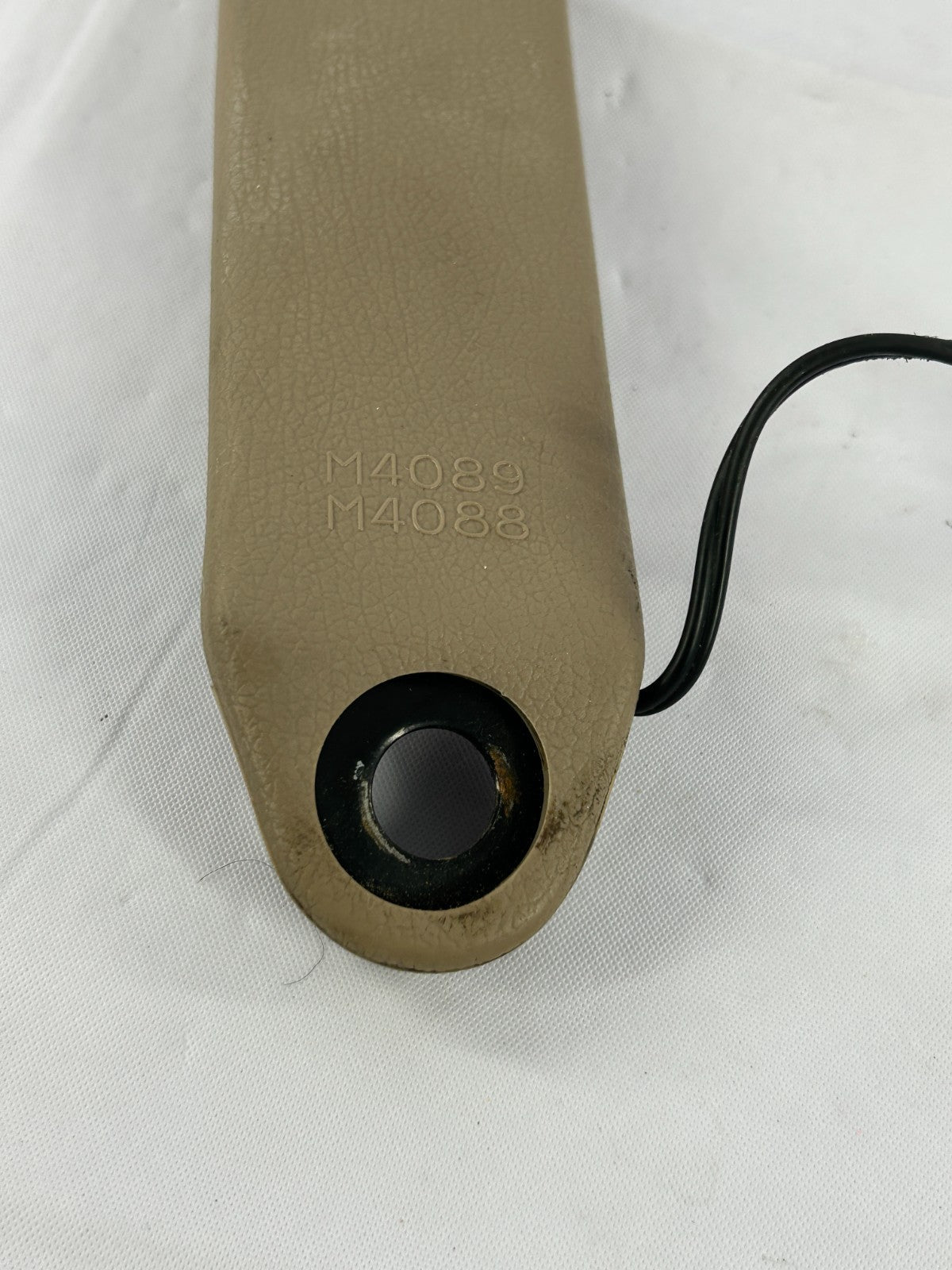 1992-95 Toyota 4Runner Front Left Seat Belt Buckle Receiver OEM 73240-04031-B0