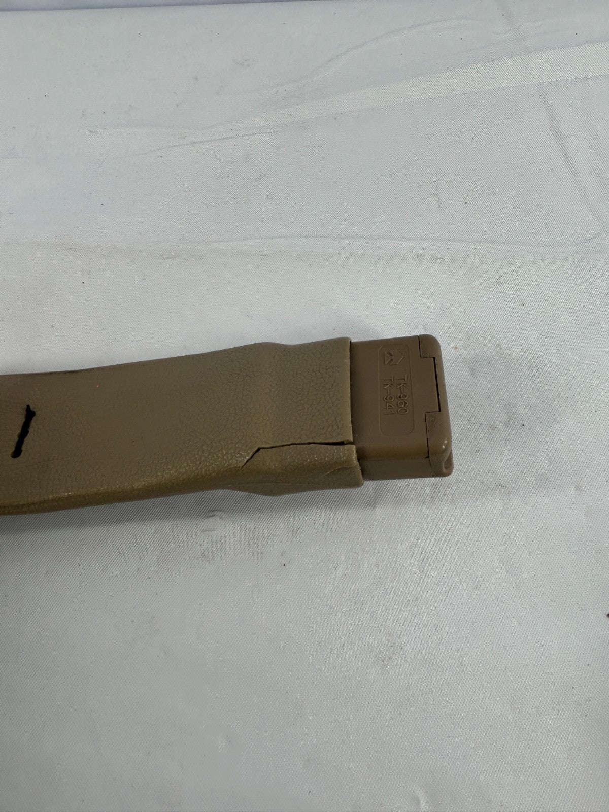 1992-95 Toyota 4Runner Front Left Seat Belt Buckle Receiver OEM 73240-04031-B0