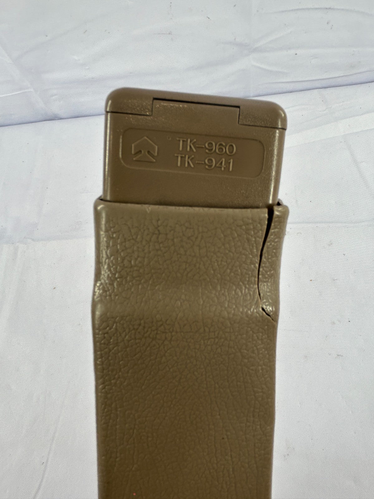 1992-95 Toyota 4Runner Front Left Seat Belt Buckle Receiver OEM 73240-04031-B0