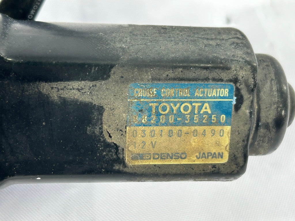 1993-1995 Toyota 4Runner Cruise Control Actuator 88200-35250 OEM
