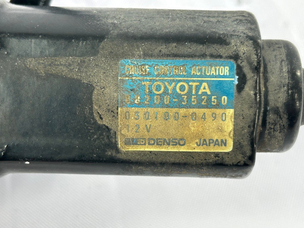 1993-1995 Toyota 4Runner Cruise Control Actuator 88200-35250 OEM