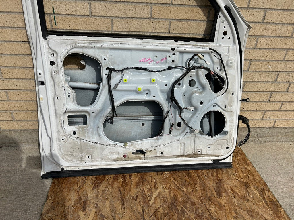 2000-2006 Toyota Tundra Left Front Door Shell White Color Code 056 67002-0C030