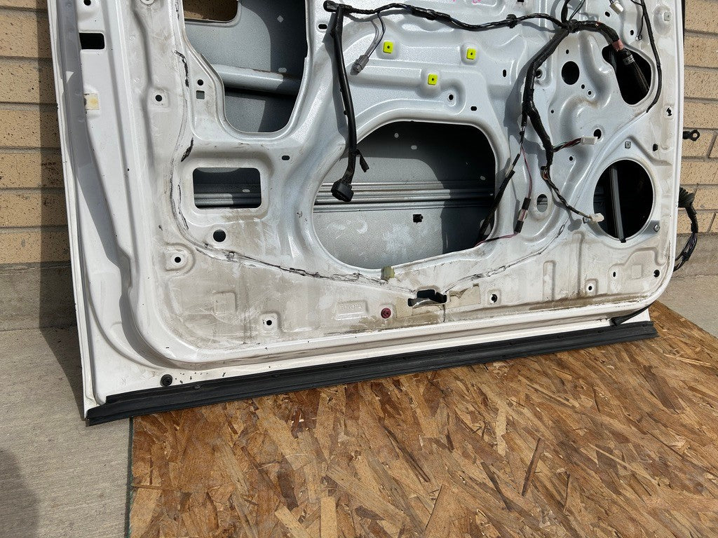 2000-2006 Toyota Tundra Left Front Door Shell White Color Code 056 67002-0C030