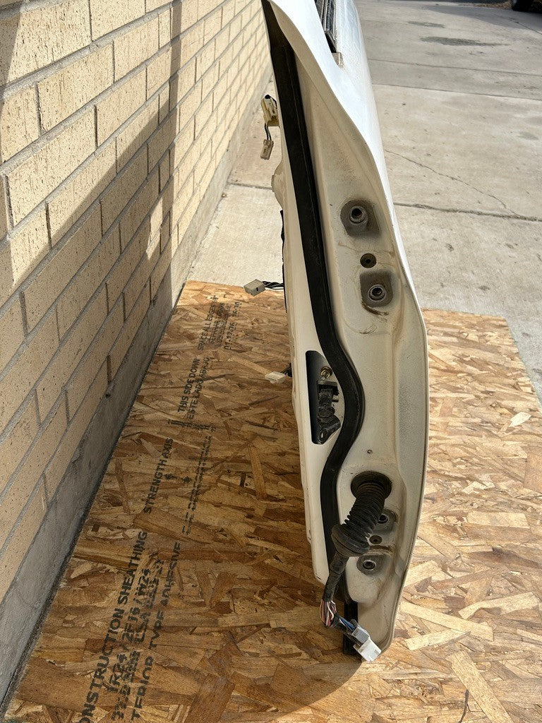 2000-2006 Toyota Tundra Left Front Door Shell White Color Code 056 67002-0C030