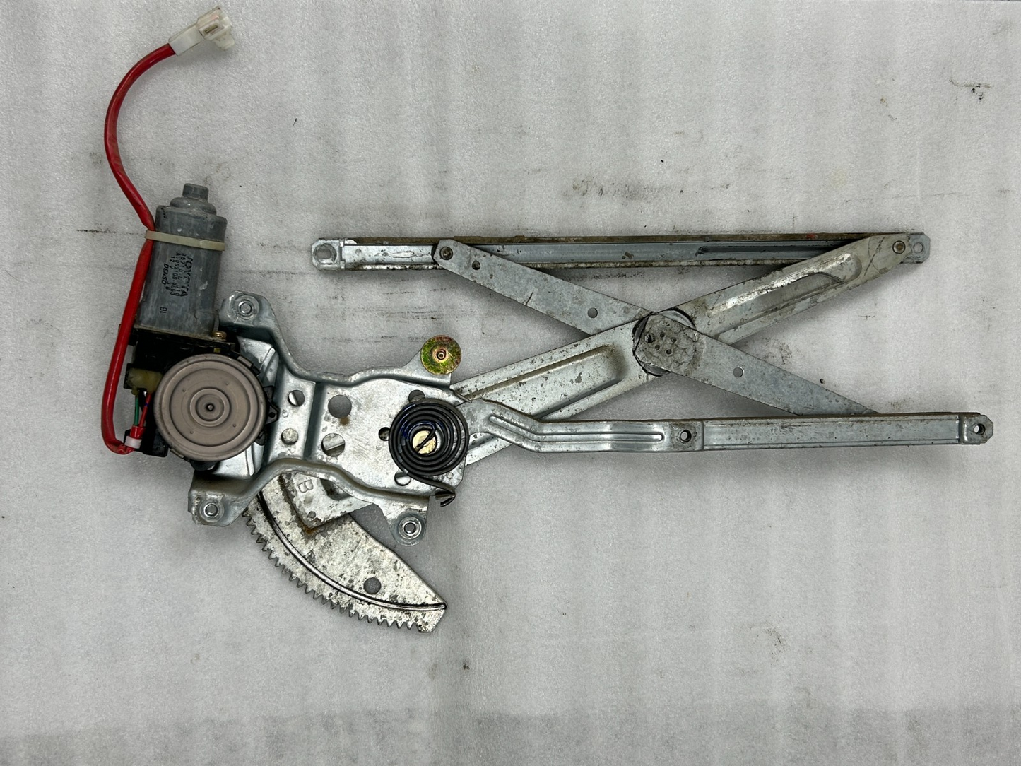 2000-2006 Toyota Tundra Front Right Passenger Window Regulator OEM 69801-0C010