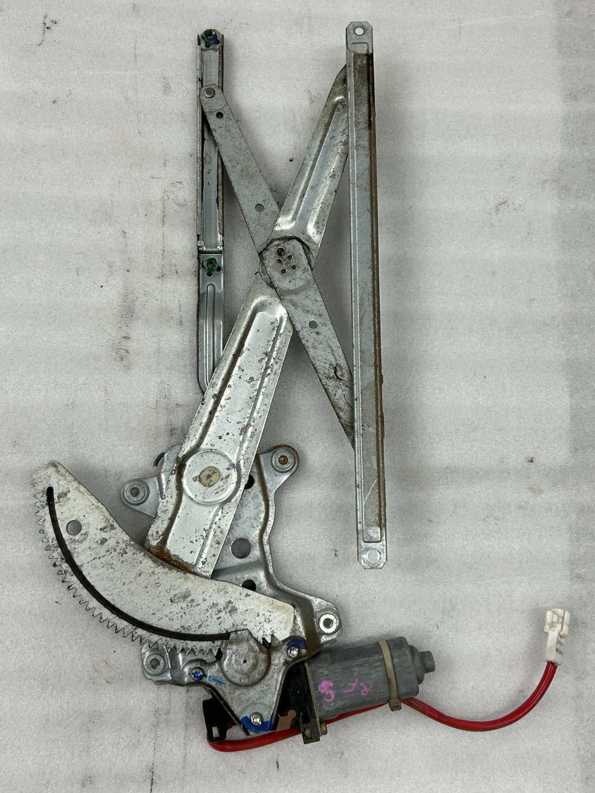 2000-2006 Toyota Tundra Front Right Passenger Window Regulator OEM 69801-0C010