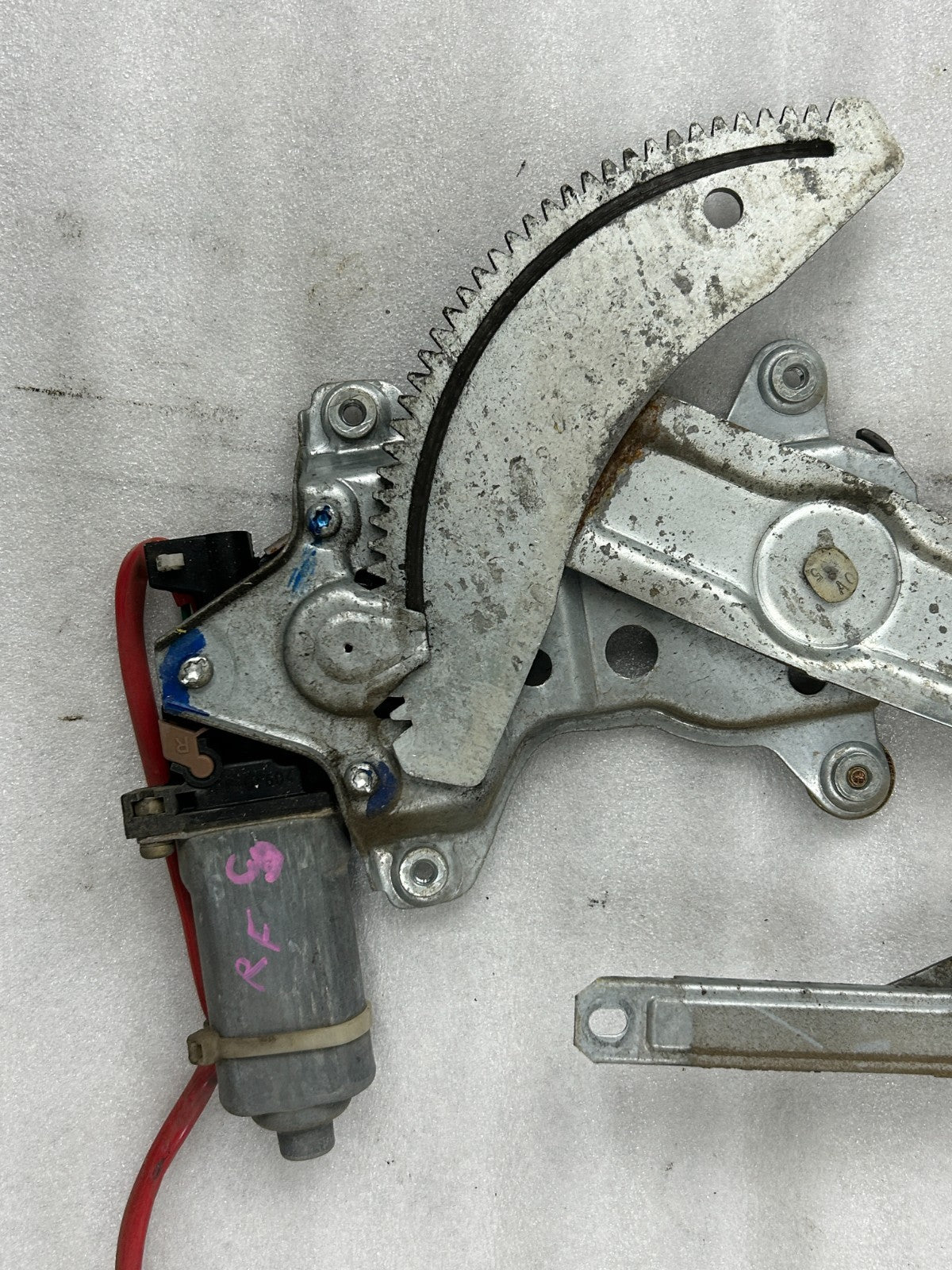 2000-2006 Toyota Tundra Front Right Passenger Window Regulator OEM 69801-0C010