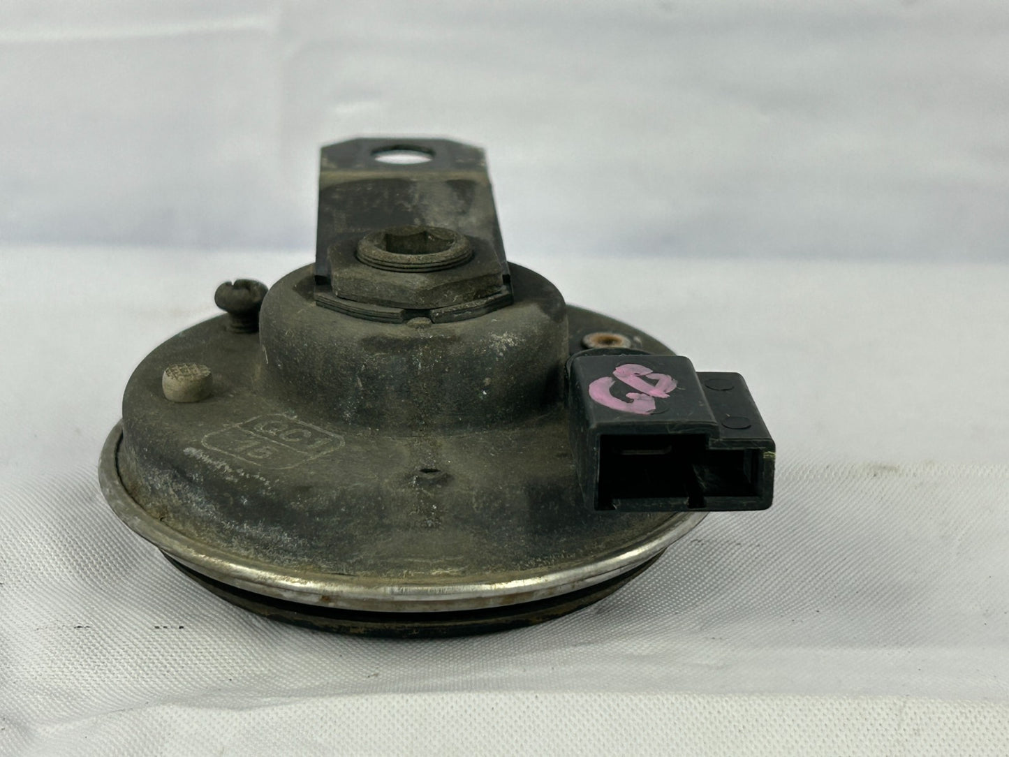 2000-2004 Toyota Tundra Low Note Electric Horn OEM 86520-0C010