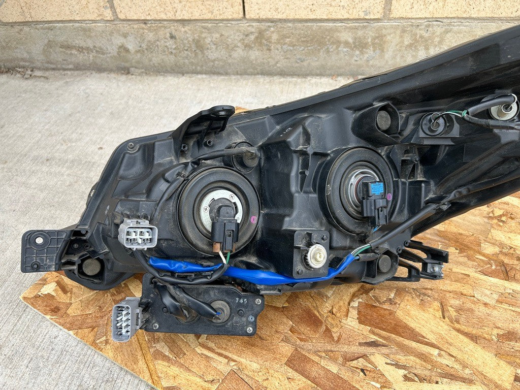 2017-2018 Subaru Forester Halogen Right Passenger Side Headlight Assembly