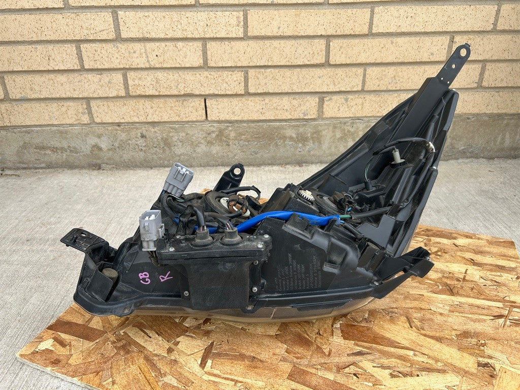 2017-2018 Subaru Forester Halogen Right Passenger Side Headlight Assembly