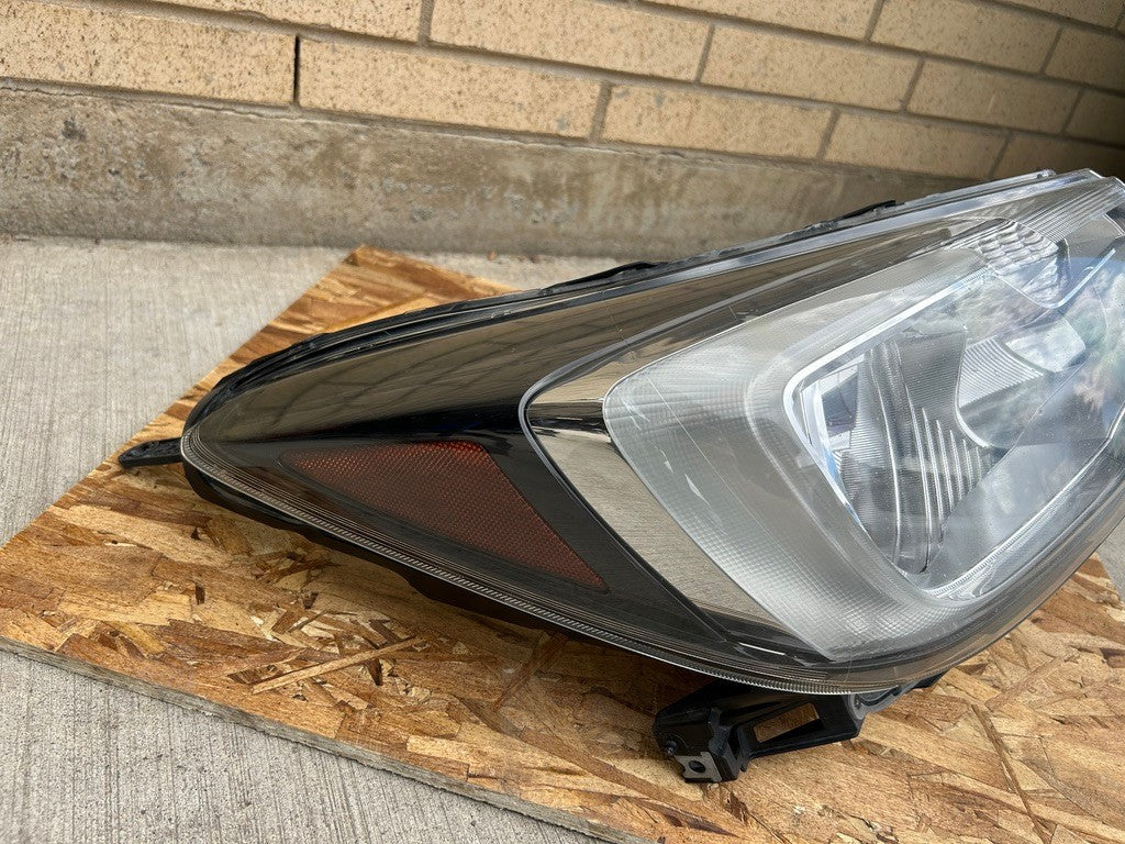 2017-2018 Subaru Forester Halogen Right Passenger Side Headlight Assembly