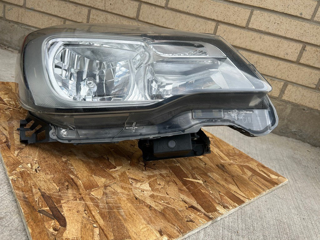 2017-2018 Subaru Forester Halogen Right Passenger Side Headlight Assembly