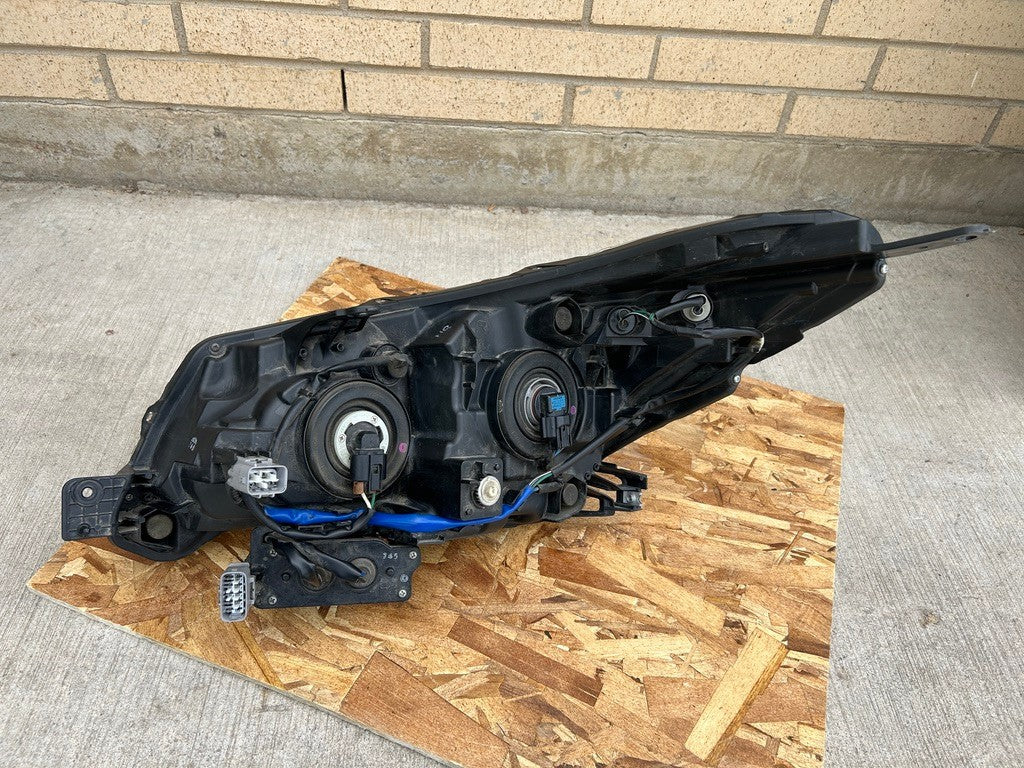 2017-2018 Subaru Forester Halogen Right Passenger Side Headlight Assembly