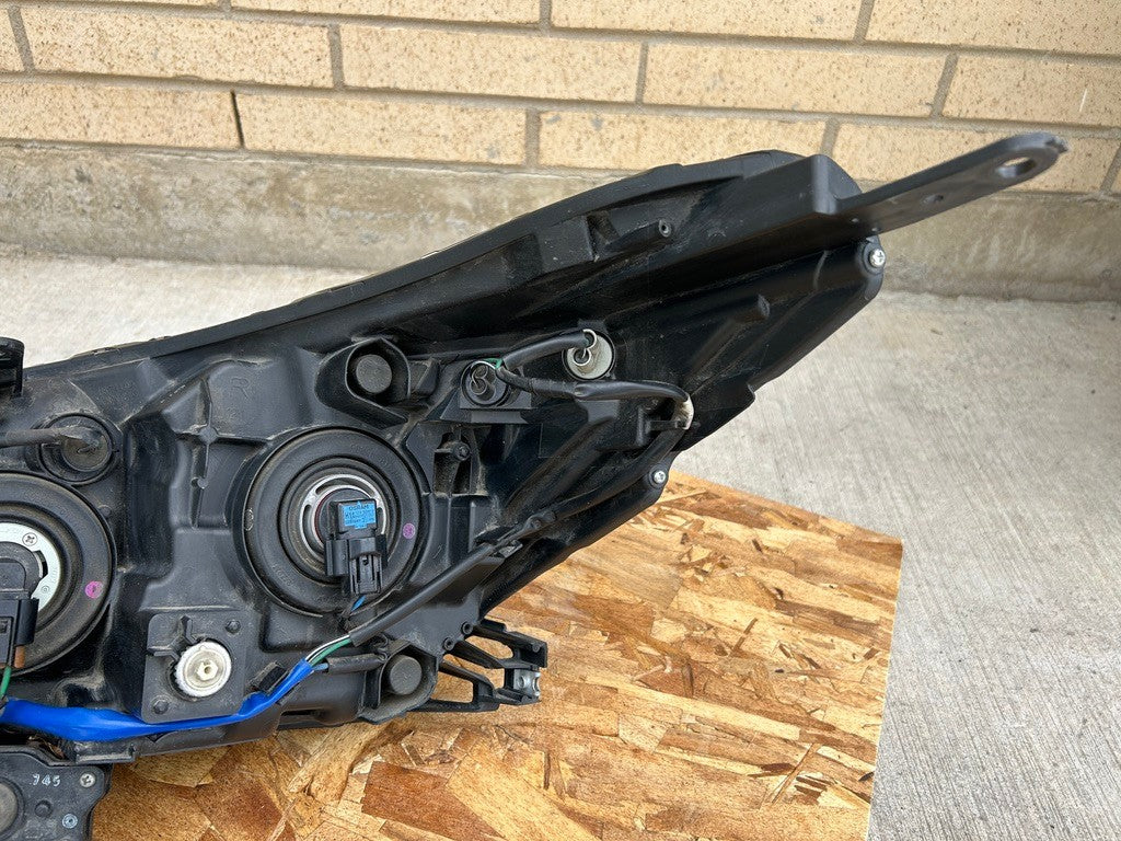 2017-2018 Subaru Forester Halogen Right Passenger Side Headlight Assembly