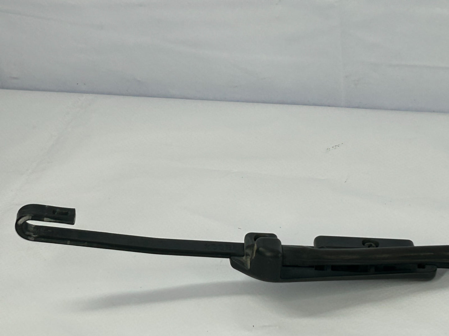 2014-2018 Subaru Forester Front Right Passenger Windshield Wiper Arm 86532SG160