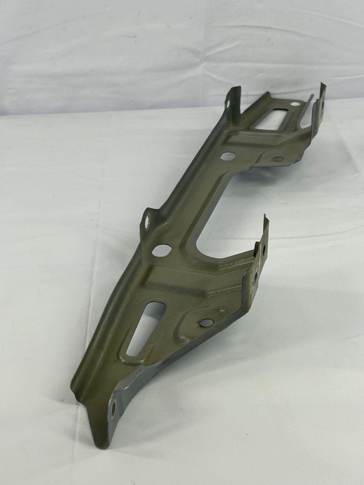 2014-2018 Subaru Forester Right Passenger Side Fender Mount Bracket 57160SG0009P