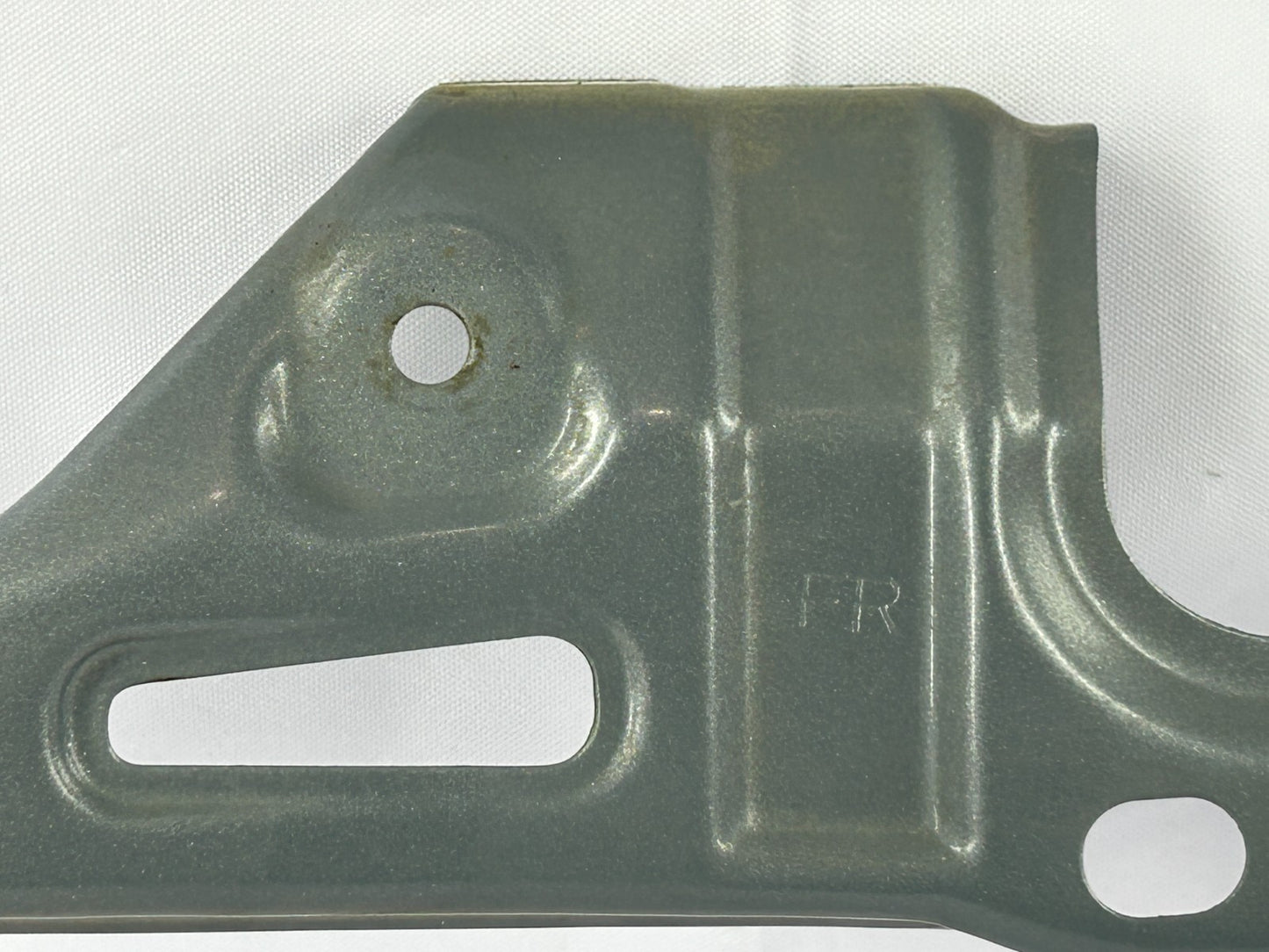 2014-2018 Subaru Forester Right Passenger Side Fender Mount Bracket 57160SG0009P