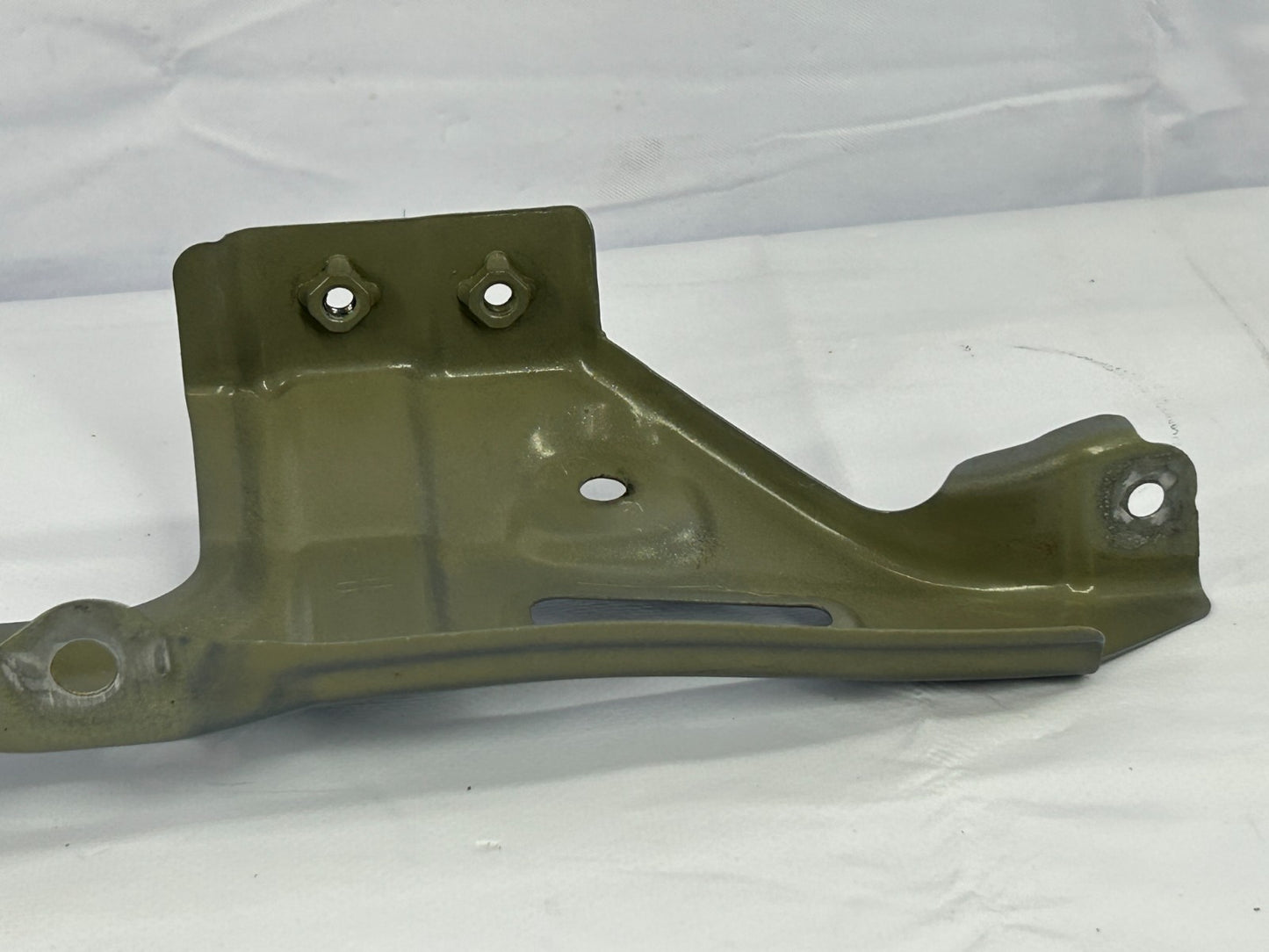 2014-2018 Subaru Forester Right Passenger Side Fender Mount Bracket 57160SG0009P