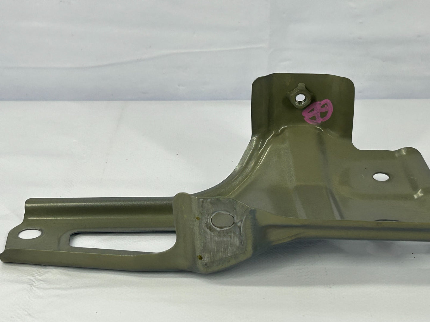 2014-2018 Subaru Forester Right Passenger Side Fender Mount Bracket 57160SG0009P