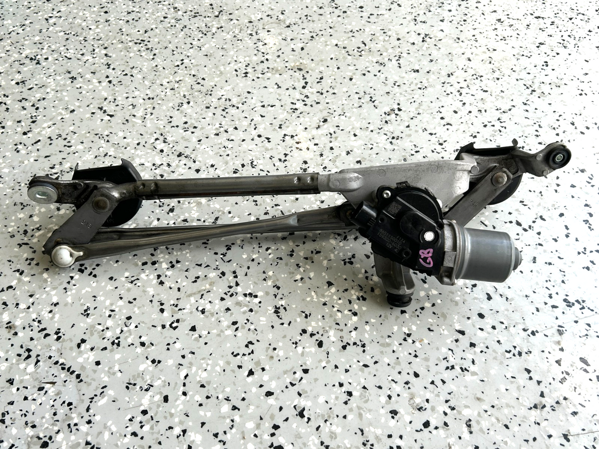 2014-2018 Subaru Forester Front Windshield Wiper Linkage & Motor OEM 86511SG010