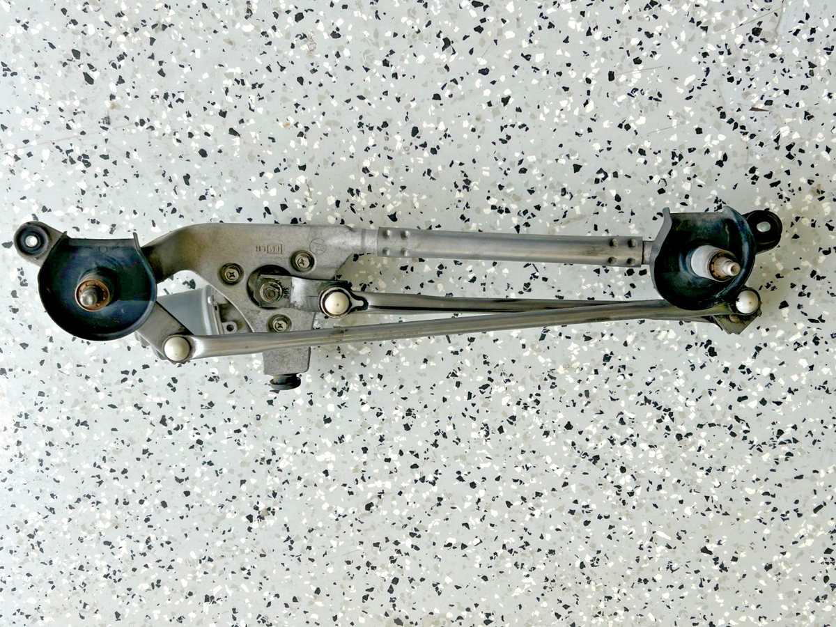 2014-2018 Subaru Forester Front Windshield Wiper Linkage & Motor OEM 86511SG010