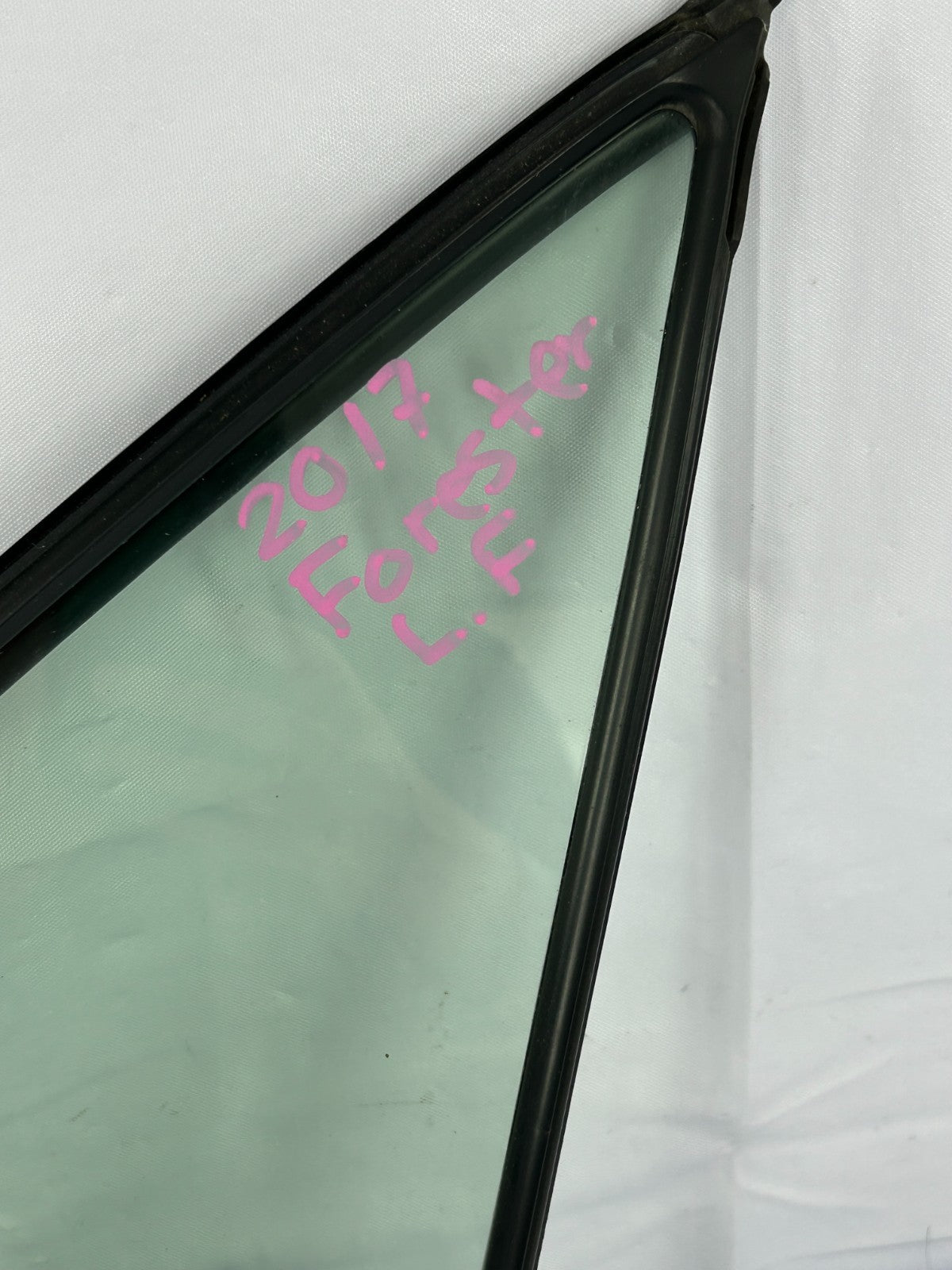 2016-2018 Subaru Forester Front Left Side Door Vent Window Glass OEM 61012SG311
