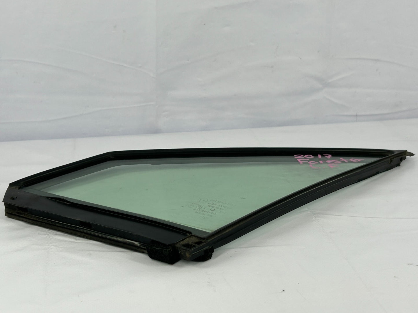 2016-2018 Subaru Forester Front Left Side Door Vent Window Glass OEM 61012SG311
