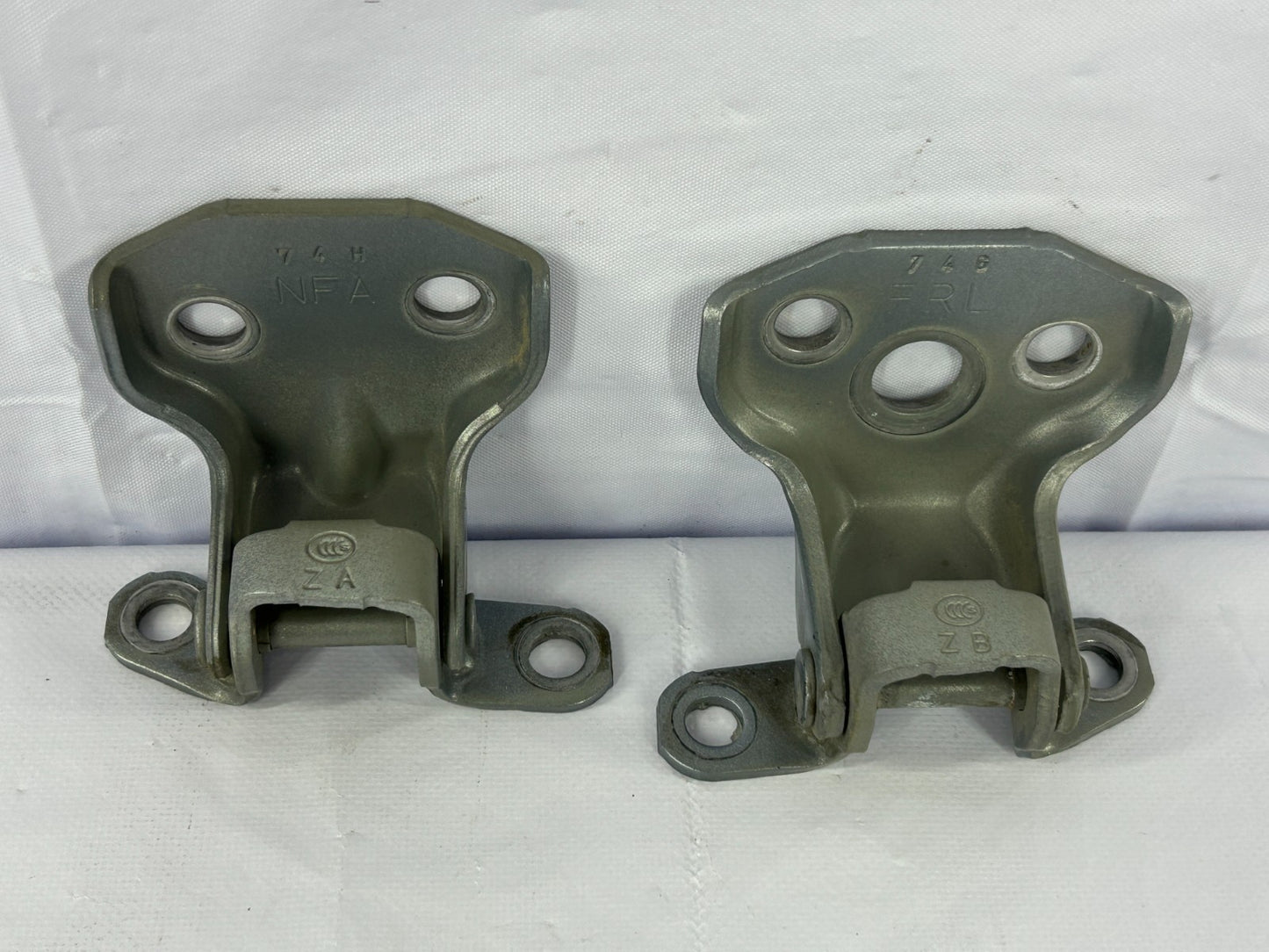 2014-2018 Subaru Forester Front Right Upper & Lower Door Hinge OEM 60079SG003