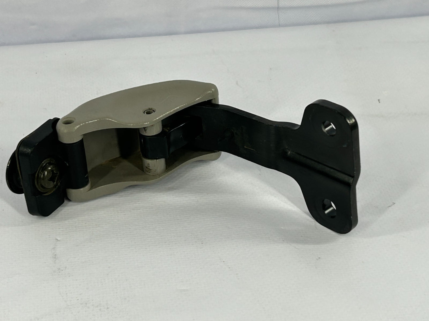2000-2006 Toyota Tundra Left Side Quarter Window Latch OEM 62920-34012-B1