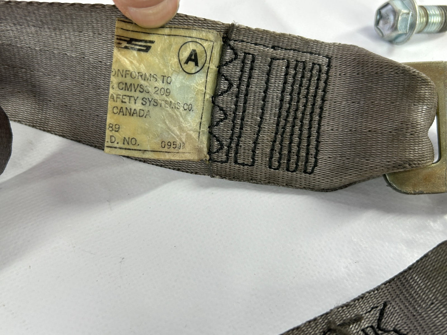 00-01 Toyota Tundra Right Passenger Side Center Seat Belt Ext Cab 73030-0C010-B0