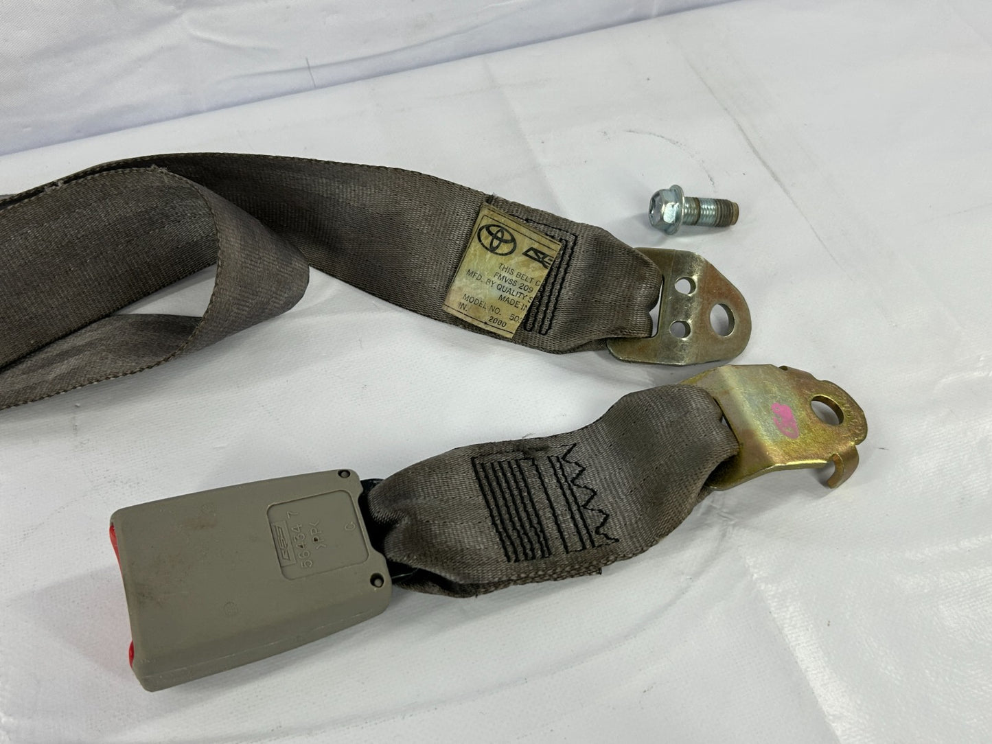 00-01 Toyota Tundra Right Passenger Side Center Seat Belt Ext Cab 73030-0C010-B0