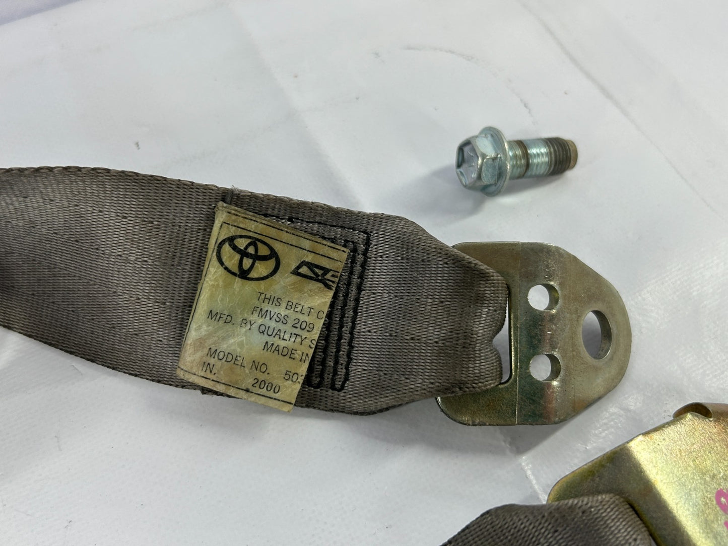 00-01 Toyota Tundra Right Passenger Side Center Seat Belt Ext Cab 73030-0C010-B0