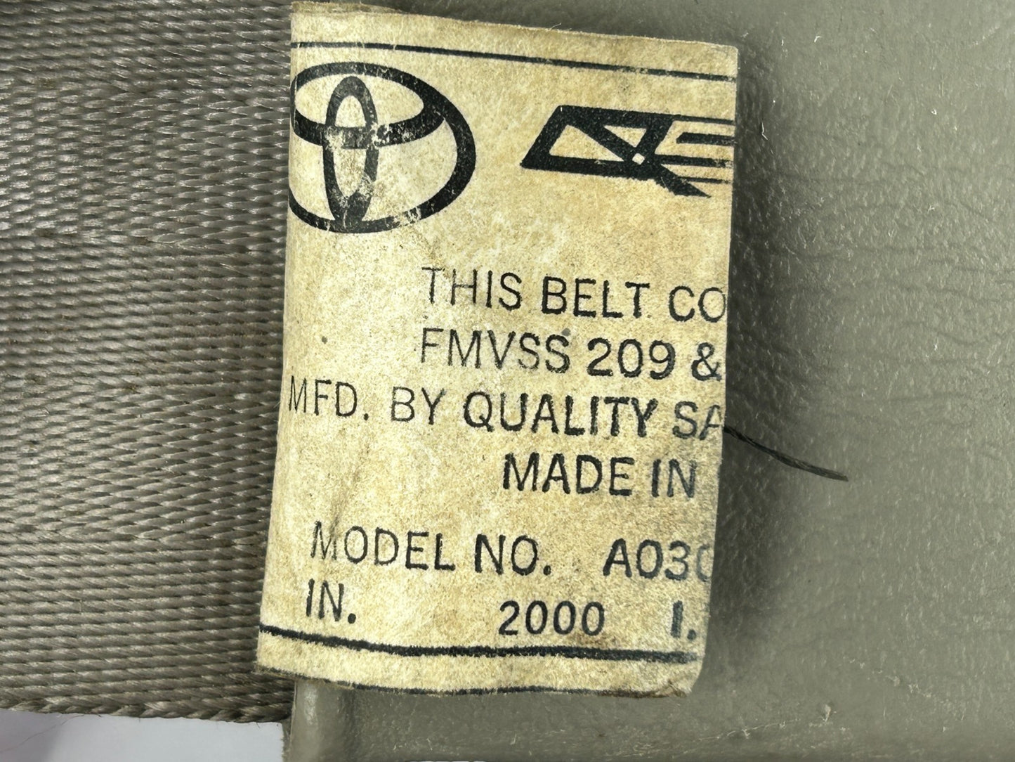 2000-2004 Toyota Tundra Extended Cab Seat Belt Front Center Lap OEM 73140-0C010