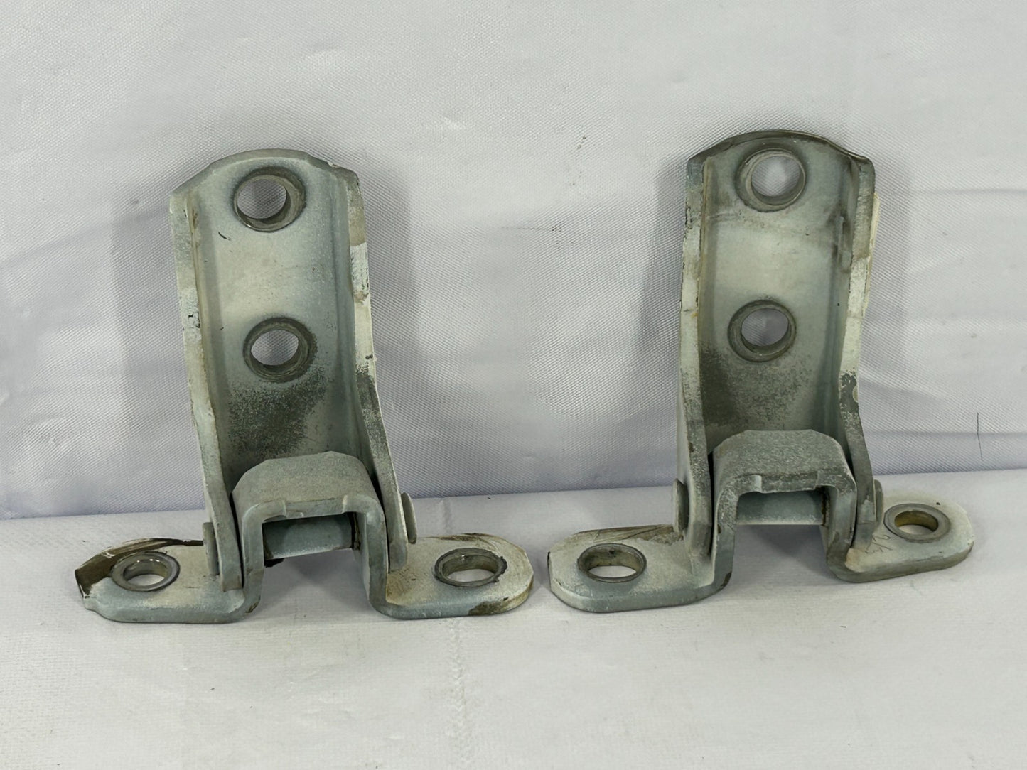 2000-2006 Toyota Tundra Rear Left Upper & Lower Door Hinge OEM 68750-0C010