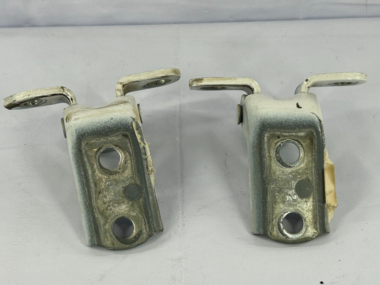 2000-2006 Toyota Tundra Rear Left Upper & Lower Door Hinge OEM 68750-0C010