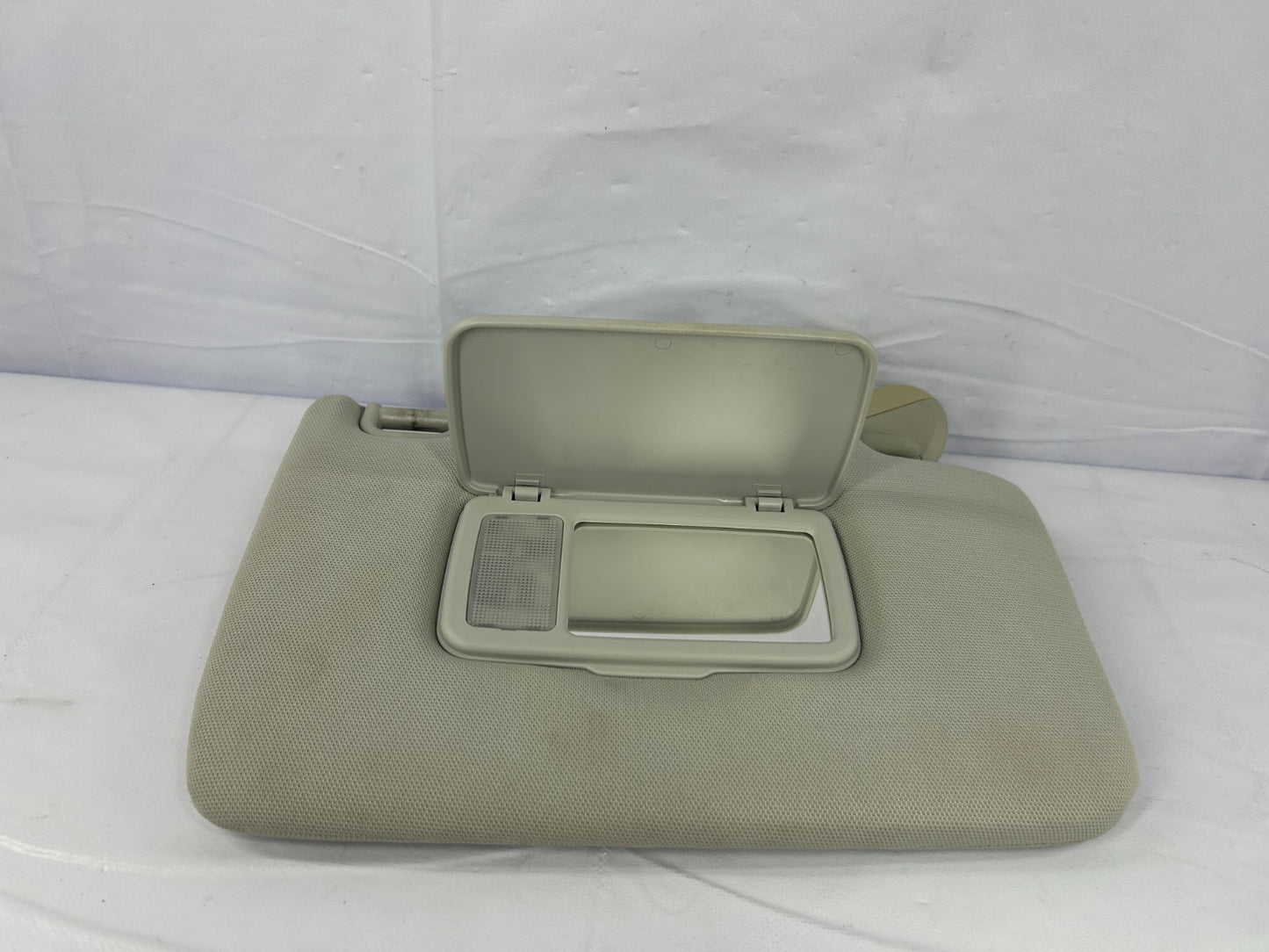 17-18 Subaru Forester Right Sun Visor Sunvisor with Mirror Gray OEM 92011SG580LO