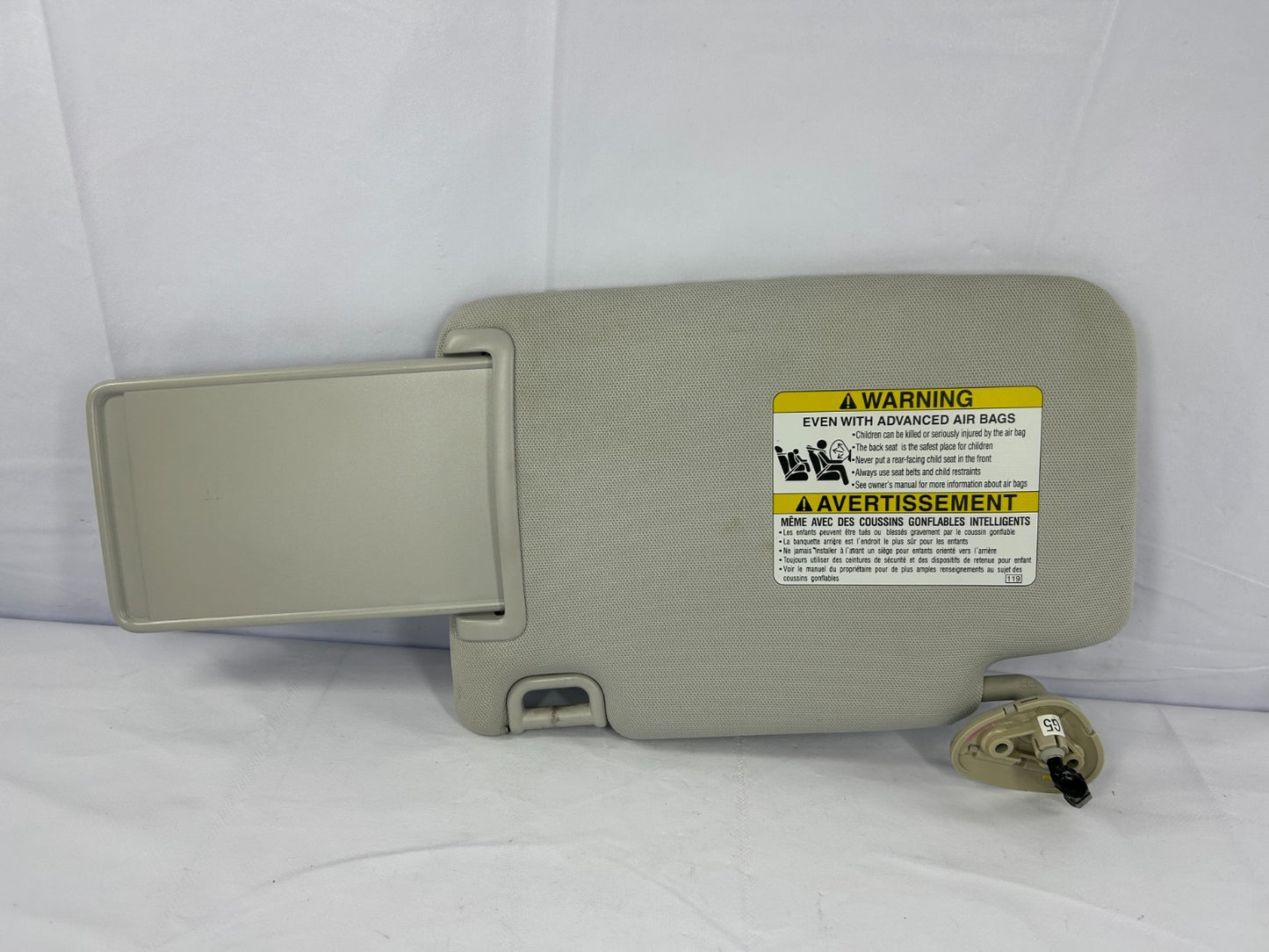 17-18 Subaru Forester Right Sun Visor Sunvisor with Mirror Gray OEM 92011SG580LO