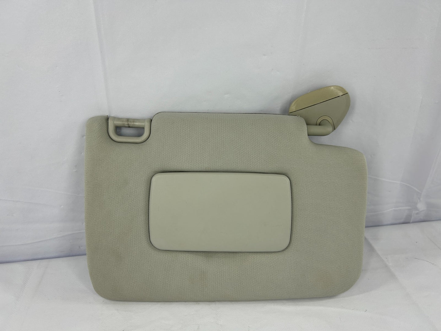 17-18 Subaru Forester Right Sun Visor Sunvisor with Mirror Gray OEM 92011SG580LO