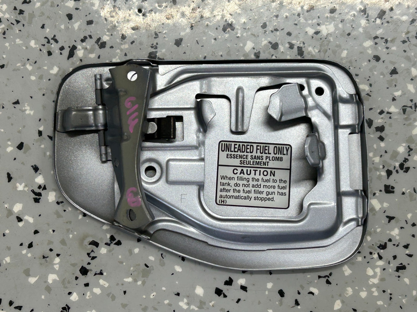 2014-2018 Subaru Forester Fuel Gas Tank Filler Door Lid Flap Cover G1U OEM