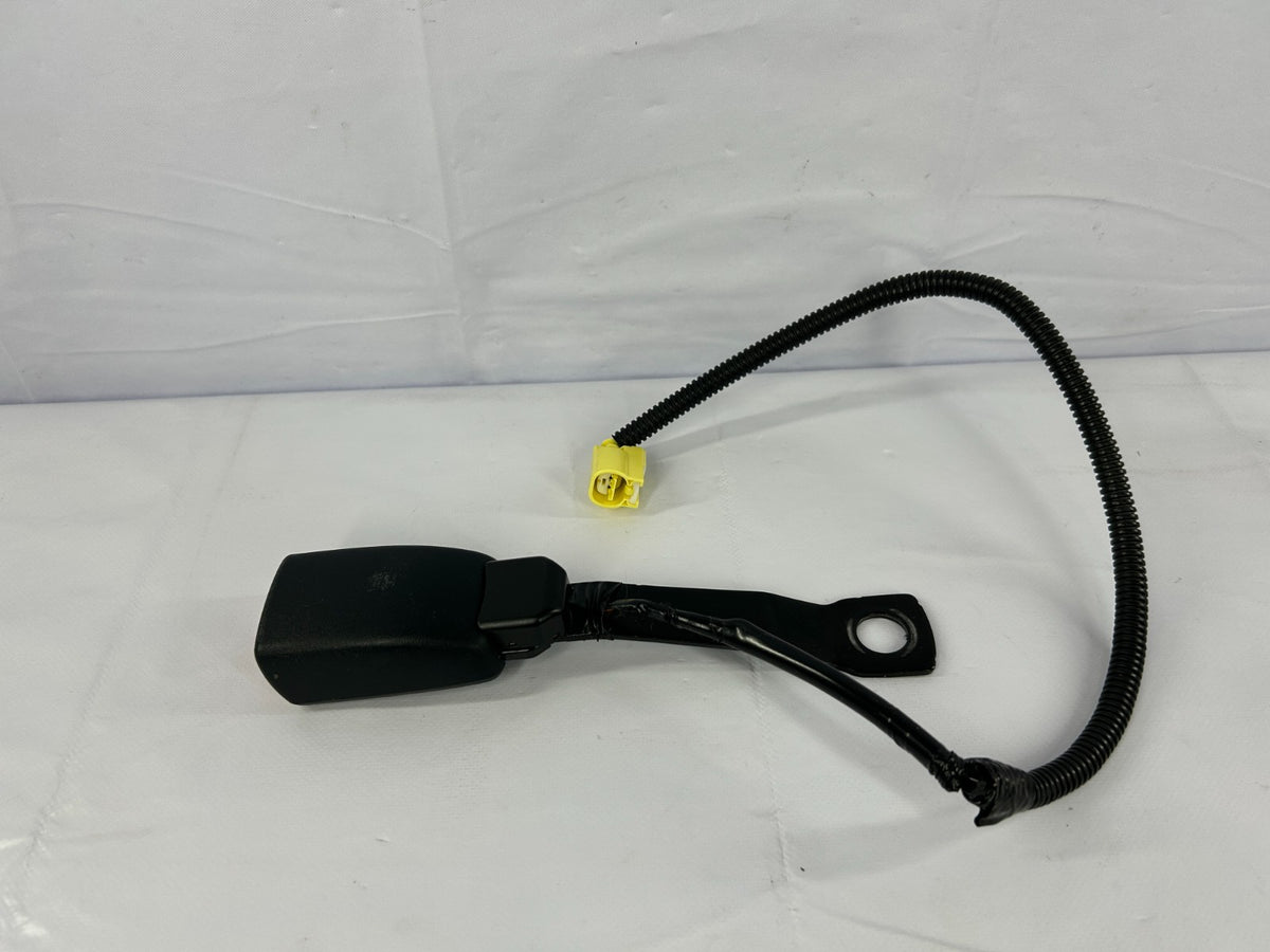 2014-2018 Subaru Forester Front Right Side Seat Belt Buckle OEM 64631SG000VH