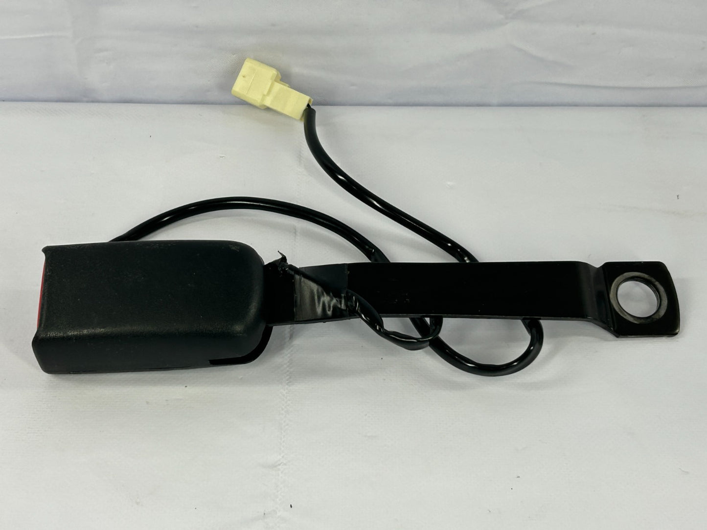 2014-2018 Subaru Forester Front Left Driver Side Seat Belt Buckle Black OEM