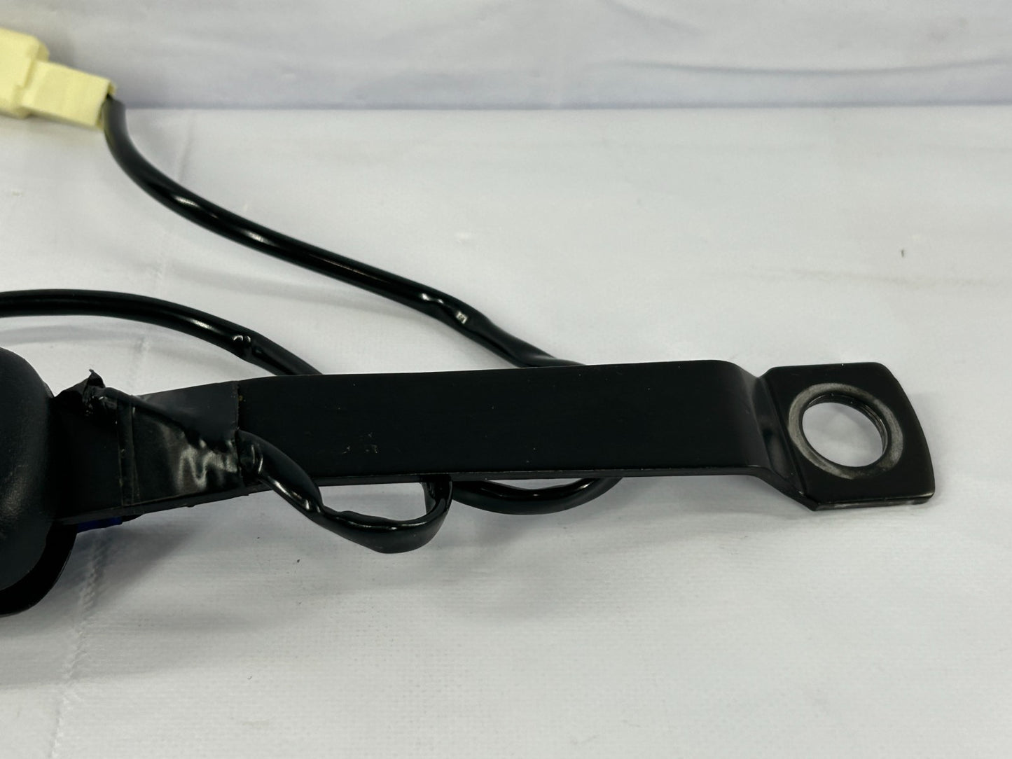2014-2018 Subaru Forester Front Left Driver Side Seat Belt Buckle Black OEM