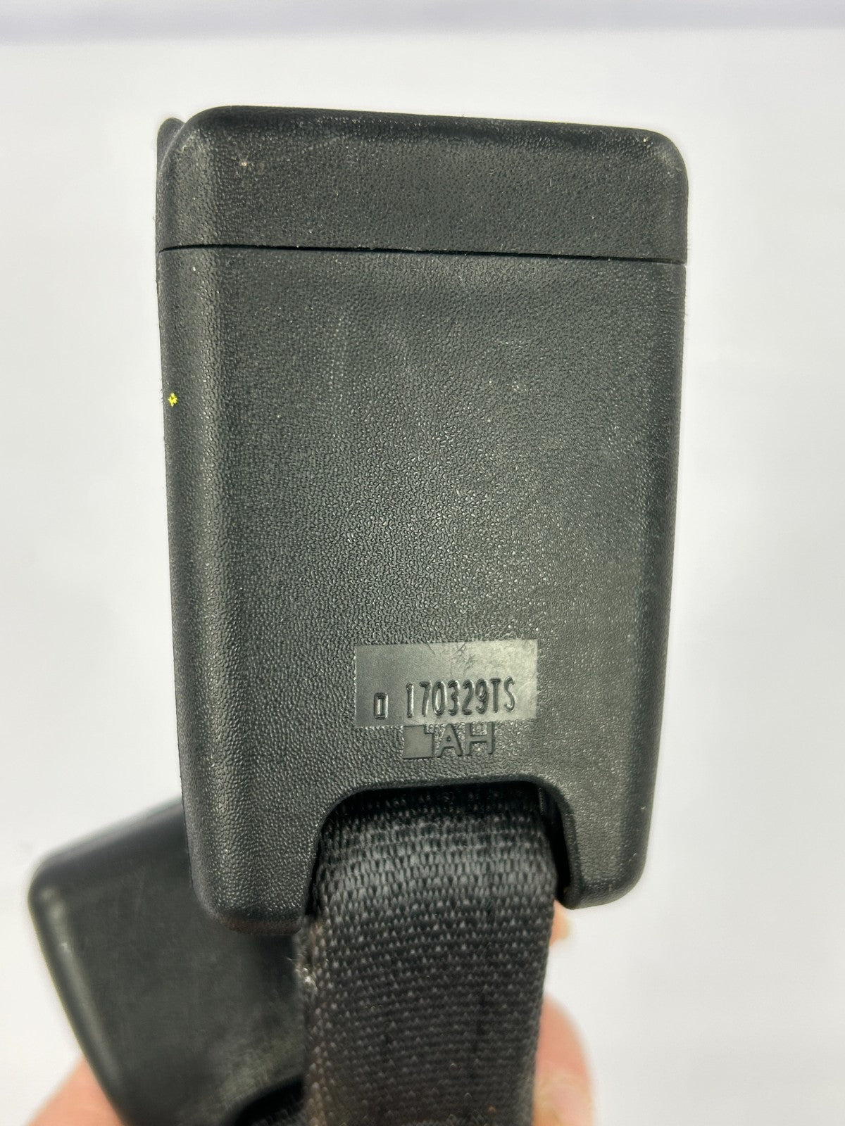 2014-2018 Subaru Forester Rear Right Side Seat Belt Buckle OEM 64670SG120