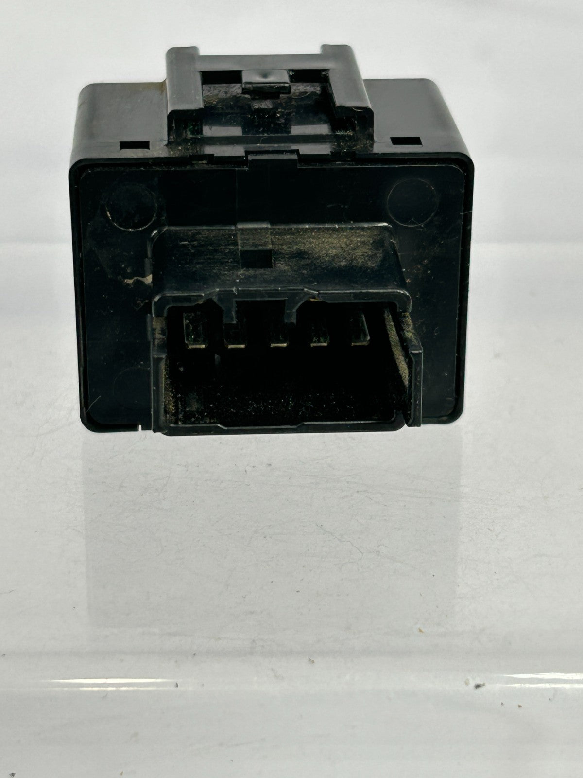 2000-2002 Toyota Tundra Turn Signal Flasher Module OEM 81980-50020