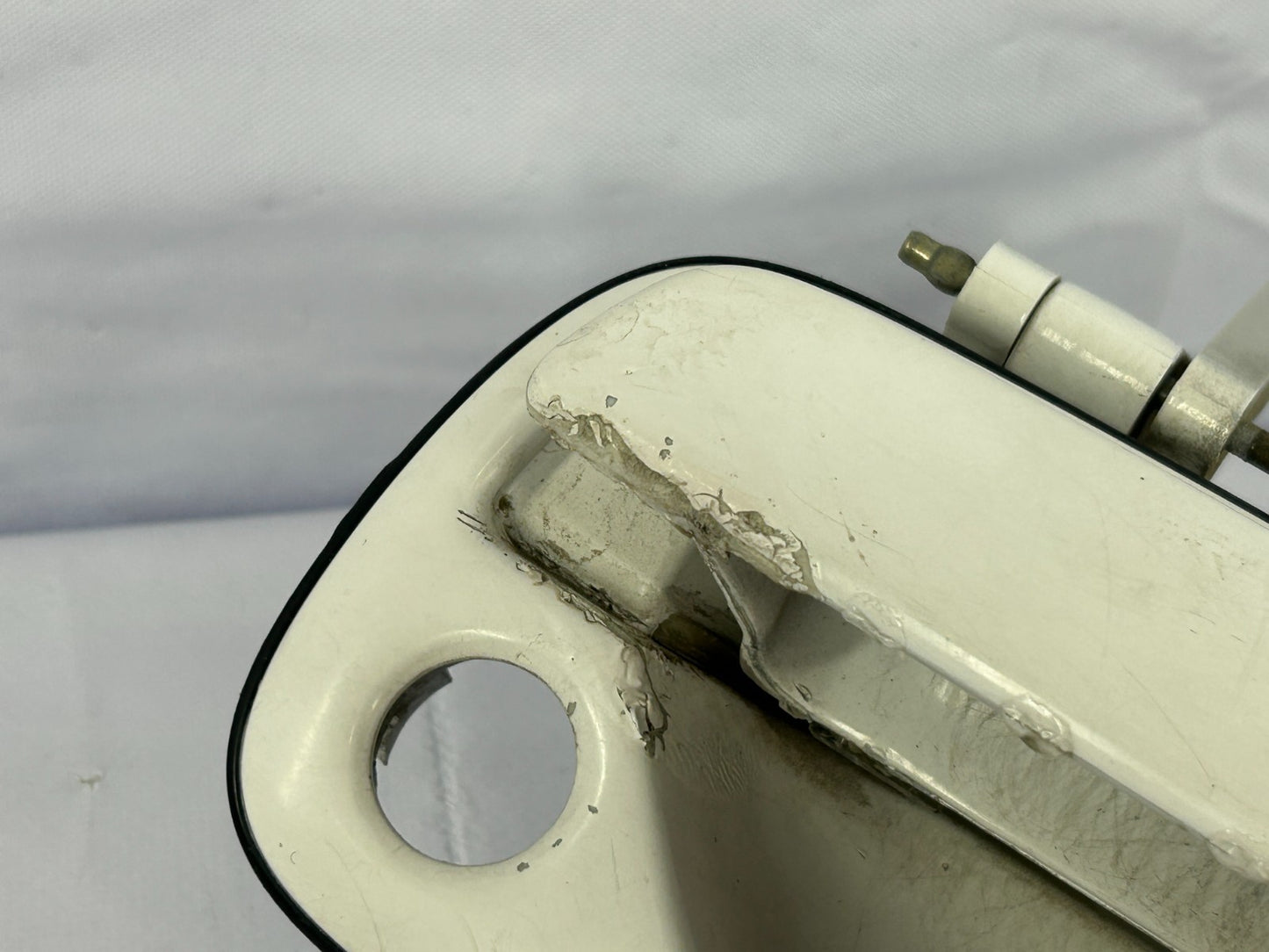 00-06 Toyota Tundra Front Right Exterior Door Handle 056 White 69210-34040-A0