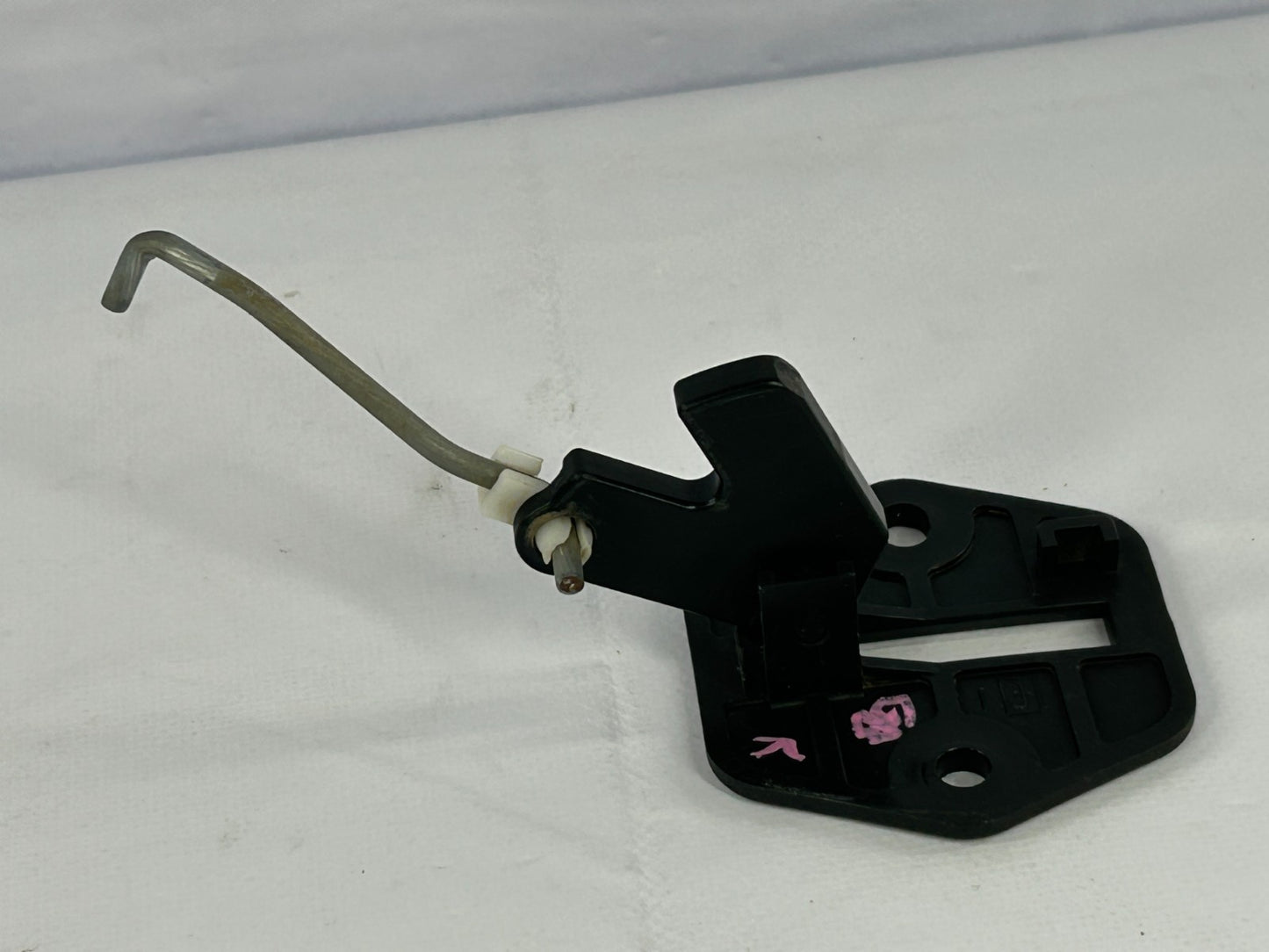 2000-2006 Toyota Tundra Right Door Latch Lock Lever Operating Rod OE 69770-0C010